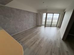 家族が一番集まる場所だから広々としつつも素敵な空間であって欲しい。みんながくつろぐリビングからキッチンまでが一つの空間のように繋がる間取り。
