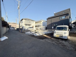 安心して暮らすことのできる住宅街。　住宅地の道路は一般に交通量が少なく車などの騒音が少ないため、住民にとって静かな生活環境が提供されます。
