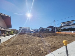 現地のご見学予約もスタートしました。周辺で売りに出ている物件も沢山御座います。まとめてご見学ができますのでお気軽にお申しつけください。

