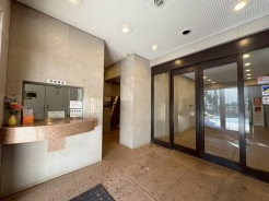 オートロックのエントランススペース