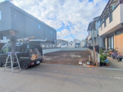 現地のご見学予約もスタートしました。周辺で売りに出ている物件も沢山御座います。まとめてご見学ができますのでお気軽にお申しつけください。
