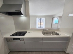 カウンターキッチンは、キッチン側とリビング側に分かれてお店間隔でのお食事も可能！！
お休みの日には、いろいろな楽しみ方を家族みんなでお楽しみください
