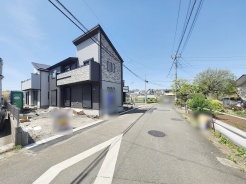 周辺は住宅が建ち並ぶ閑静な住宅街です。