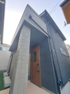 実際に室内をご見学頂くと生活のイメージが広がると思います。家具を置いたイメージや窓からの景色など。周辺で販売に出している物件も一緒にまとめてご見学頂き、比較する事もできます。お気軽に担当スタッフまでお申しつけください。

