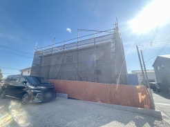 現在建物を建築中です、建築中の物件については現地確認の他、同施工会社の完成施工例のご案内、担当者のプレゼンテーションにてご検討ください。適切なご検討の方法をご説明させて頂きます。
