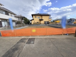 現地ご見学の際、スタッフが様々なご質問に対応いたします、周辺環境、前面道路、建築可能な建物について、ぜひご相談ください。
