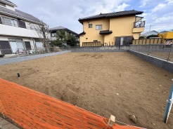 周辺のエリアで他にも沢山売りに出ている物件があります。インターネット掲載前の情報などもありますのでお気軽にお問合せください。まとめてご見学できます。
