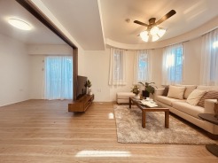 実際に室内をご見学頂くと生活のイメージが広がると思います。家具を置いたイメージや窓からの景色など。周辺で販売に出している物件も一緒にまとめてご見学頂き、比較する事もできます。お気軽に担当スタッフまでお申しつけください。
