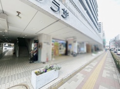 周辺のエリアで他にも沢山売りに出ている物件があります。インターネット掲載前の情報などもありますのでお気軽にお問合せください。まとめてご見学できます。
