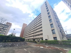 周辺のエリアで他にも沢山売りに出ている物件があります。インターネット掲載前の情報などもありますのでお気軽にお問合せください。まとめてご見学できます。
