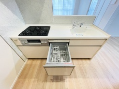 毎日の家事をサポートしてくれる食洗器も標準に装備。ちょっと嬉しい設備です
