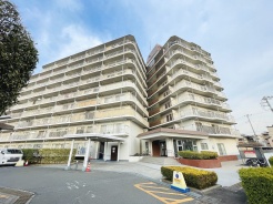 現地のご見学予約もスタートしました。周辺で売りに出ている物件も沢山御座います。まとめてご見学ができますのでお気軽にお申しつけください。
