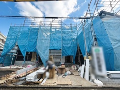 現在建物を建築中です、建築中の物件については現地確認の他、同施工会社の完成施工例のご案内、担当者のプレゼンテーションにてご検討ください。適切なご検討の方法をご説明させて頂きます。
