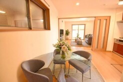 本画像はCGで作成しており、実際に現地に家具は置かれておりません。また、価格に家具は含まれておりません。
