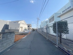 安心して暮らすことのできる住宅街。　住宅地の道路は一般に交通量が少なく車などの騒音が少ないため、住民にとって静かな生活環境が提供されます。

