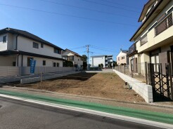 現地のご見学予約もスタートしました。周辺で売りに出ている物件も沢山御座います。まとめてご見学ができますのでお気軽にお申しつけください。
