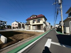 安心して暮らすことのできる住宅街。　住宅地の道路は一般に交通量が少なく車などの騒音が少ないため、住民にとって静かな生活環境が提供されます。
