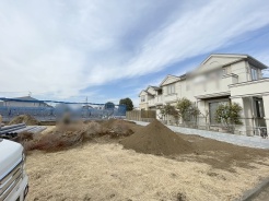 現地のご見学予約もスタートしました。周辺で売りに出ている物件も沢山御座います。まとめてご見学ができますのでお気軽にお申しつけください。
