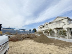 白馬グループの白馬建設にて、プラン作成、イメージパース作成を数日で行えます。　希望の間取りはどの位の大きさか？、一体どの位の広さの土地が適切か？まずはたたき台のプランと見積りを作りましょう、担当者へお申しつけください。
