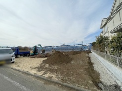 現地のご見学予約もスタートしました。周辺で売りに出ている物件も沢山御座います。まとめてご見学ができますのでお気軽にお申しつけください。
