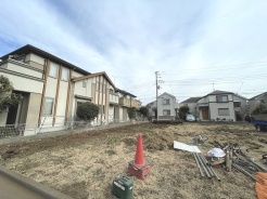 土地物件にはご確認頂くポイントがたくさんございます、土地だけのご見学の際もご遠慮せず、ぜひお気軽に担当スタッフにお申しつけくださいませ。
