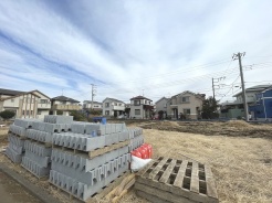 周辺のエリアで他にも沢山売りに出ている物件があります。インターネット掲載前の情報などもありますのでお気軽にお問合せください。まとめてご見学できます。
