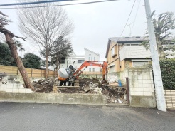 現地のご見学予約もスタートしました。周辺で売りに出ている物件も沢山御座います。まとめてご見学ができますのでお気軽にお申しつけください。
