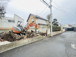 現地ご見学の際、スタッフが様々なご質問に対応いたします、周辺環境、前面道路、建築可能な建物について、ぜひご相談ください。
