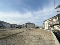 現地のご見学予約もスタートしました。周辺で売りに出ている物件も沢山御座います。まとめてご見学ができますのでお気軽にお申しつけください。
