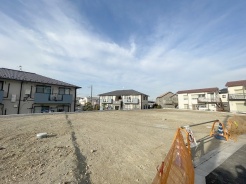 現地のご見学予約もスタートしました。周辺で売りに出ている物件も沢山御座います。まとめてご見学ができますのでお気軽にお申しつけください。
