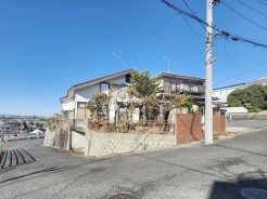 現地のご見学予約もスタートしました。周辺で売りに出ている物件も沢山御座います。まとめてご見学ができますのでお気軽にお申しつけください。
