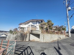 周辺のエリアで他にも沢山売りに出ている物件があります。インターネット掲載前の情報などもありますのでお気軽にお問合せください。まとめてご見学できます。
