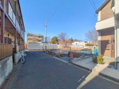 安心して暮らすことのできる住宅街。　住宅地の道路は一般に交通量が少なく車などの騒音が少ないため、住民にとって静かな生活環境が提供されます。
