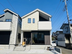 建物が完成しましたので室内のご見学予約スタート。当日のご見学予約も大歓迎です。お気軽にご連絡ください。他にもインターネットに掲載していない情報も沢山ありますので、比較で併せてご見学ができます。
