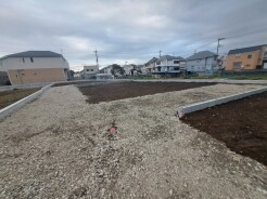 現地ご見学の際、スタッフが様々なご質問に対応いたします、周辺環境、前面道路、建築可能な建物について、ぜひご相談ください。
