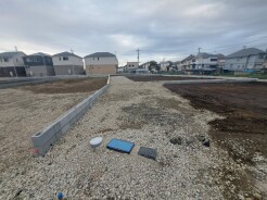 現地のご見学予約もスタートしました。周辺で売りに出ている物件も沢山御座います。まとめてご見学ができますのでお気軽にお申しつけください。
