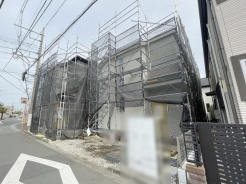 1号棟 現在建物を建築中です、建築中の物件については現地確認の他、同施工会社の完成施工例のご案内、担当者のプレゼンテーションにてご検討ください。適切なご検討の方法をご説明させて頂きます。
