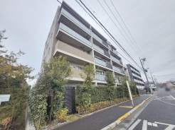 現地のご見学予約もスタートしました。周辺で売りに出ている物件も沢山御座います。まとめてご見学ができますのでお気軽にお申しつけください。
