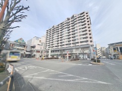 現地のご見学予約もスタートしました。周辺で売りに出ている物件も沢山御座います。まとめてご見学ができますのでお気軽にお申しつけください。
