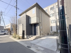 現地のご見学予約もスタートしました。周辺で売りに出ている物件も沢山御座います。まとめてご見学ができますのでお気軽にお申しつけください。
