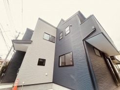 建物が完成しましたので室内のご見学予約スタート。当日のご見学予約も大歓迎です。お気軽にご連絡ください。エステート白馬国分寺店は火曜水曜も営業しております。