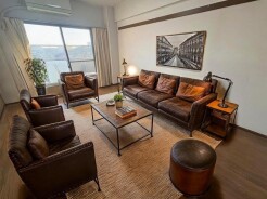 本画像は、入居者様の家具をCGで消去し、CGで家具を作成しております。実際の現地に家具はなく、価格にも家具は含まれていません。また、現況と異なる可能性がございます。
