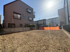現地のご見学予約もスタートしました。周辺で売りに出ている物件も沢山御座います。まとめてご見学ができますのでお気軽にお申しつけください。
