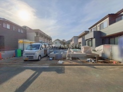 周辺のエリアで他にも沢山売りに出ている物件があります。インターネット掲載前の情報などもありますのでお気軽にお問合せください。まとめてご見学できます。
