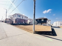 現地ご見学の際、スタッフが様々なご質問に対応いたします、周辺環境、前面道路、建築可能な建物について、ぜひご相談ください。
