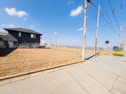 周辺のエリアで他にも沢山売りに出ている物件があります。インターネット掲載前の情報などもありますのでお気軽にお問合せください。まとめてご見学できます。
