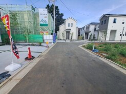 周辺は住宅が建ち並ぶ閑静な住宅街です。
