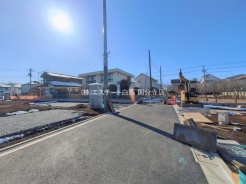 周辺は住宅が建ち並ぶ閑静な住宅街です。