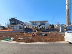 周辺のエリアで他にも沢山売りに出ている物件があります。インターネット掲載前の情報などもありますのでお気軽にお問合せください。まとめてご見学できます。
