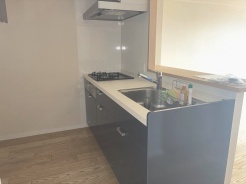 お料理をしながらリビングの家族やゲストとの会話が楽しめるカウンタータイプのキッチン。毎日のお料理を楽しく快適に。
